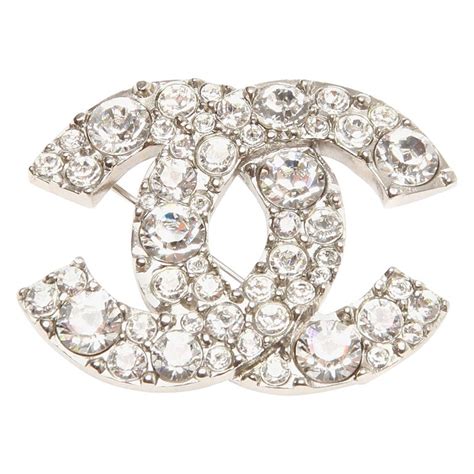 chanel logo diamond brooch